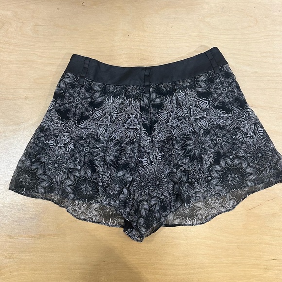 Helmut Lang Mandala Viscose Print Short - Picture 2 of 7
